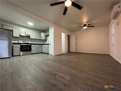 515 Bremser Ave unit 2, Killeen, TX 76541 - photo 2