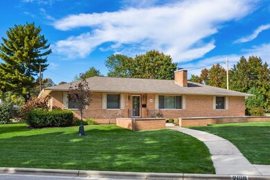001_43_Z 2100 Glenmere Rd 015