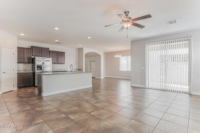 004-photo-living-room-13043365