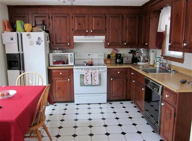 4 Silver Birch Ln, Bourne, MA 02532 - photo 2