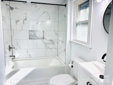 Modern full bathroom