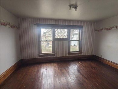 370 16th St SE Primary Bedroom