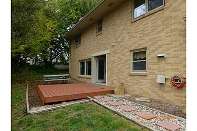 Exterior Front. Lower Deck
