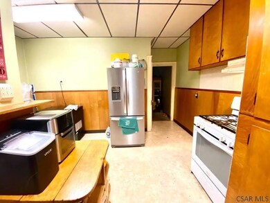 711 Kitchen