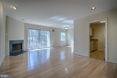10448 Parthenon Ct, Bethesda, MD 20817 - photo 3
