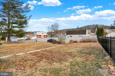 3439 Raymond St, Reading, PA 19605 - photo 4