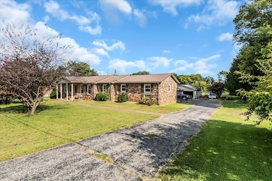 208 Tammy Dr, Decherd, TN 37324 - photo 4