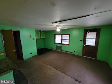 142 Lower Market St, Milton, PA 17847 - photo 5