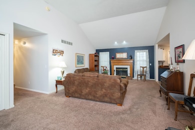 2707_Hickory_Nut_Lane_03