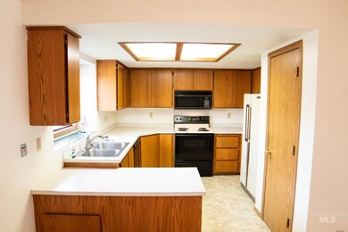 337 S Valley Dr, Nampa, ID 83686 - photo 6