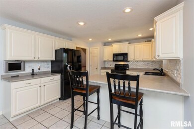 1648 W 65th St, Davenport, IA 52806 - photo 4