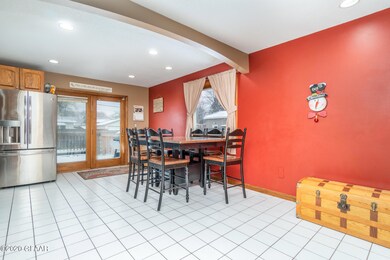 911 S 19th St, Grand Forks, ND 58201 - photo 6