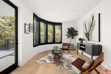 16881 Oak View Dr, Encino, CA 91436 - photo 6