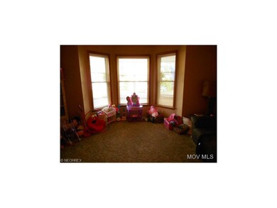 Lg LR with curved window area