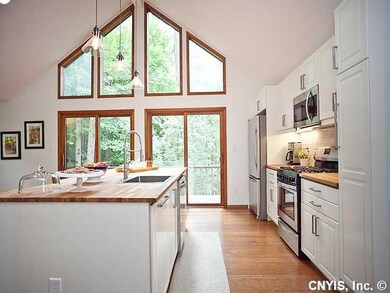 Kitchen Let the outdoors in! Enjoy gorgeous view f
