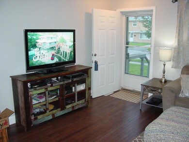 Entry/Living Room