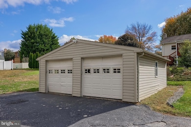 79 S Franklin St, Dallastown, PA 17313 - photo 3