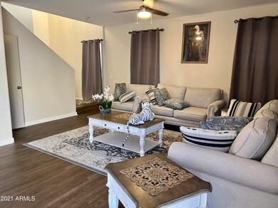 LAKEVIEW LIVING ROOM 2
