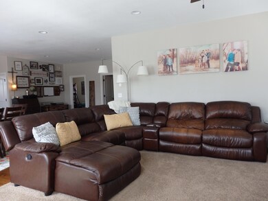 Living Room<|>Public<|>