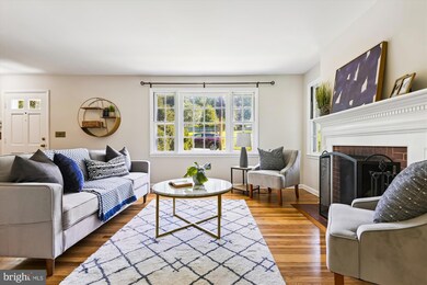 1102 Greenway Rd, Cockeysville, MD 21030 - photo 3