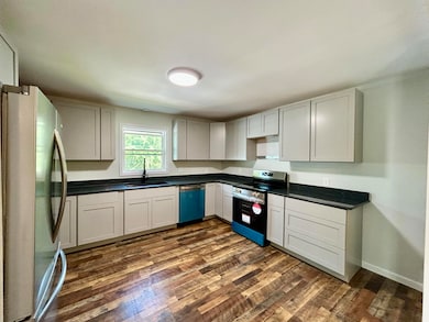 365 W Pine St, Varnville, SC 29944 - photo 4