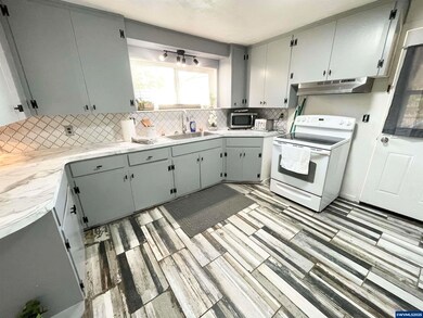 905 Front St, Lyons, OR 97358 - photo 7