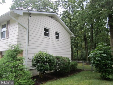 12007 Green Ct, Glenn Dale, MD 20769 - photo 3