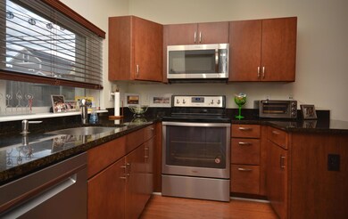 1088 Perry St unit E, Columbus, OH 43201 - photo 4