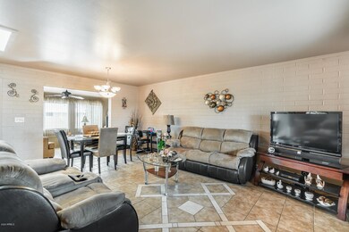 Living room & Dining Area