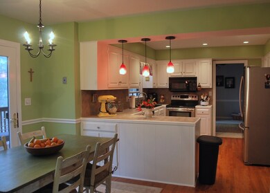 Eat In Kitchen