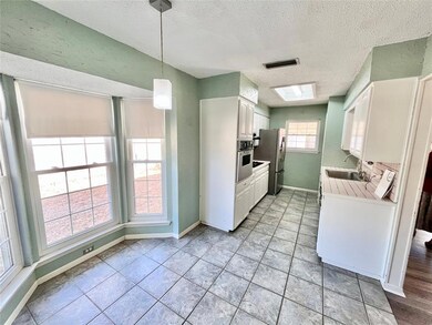 914 S Hyde Park Ave, Denison, TX 75020 - photo 3