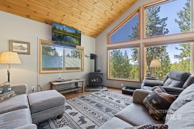 10416 Emma Loop, Cascade, ID 83611 - photo 5