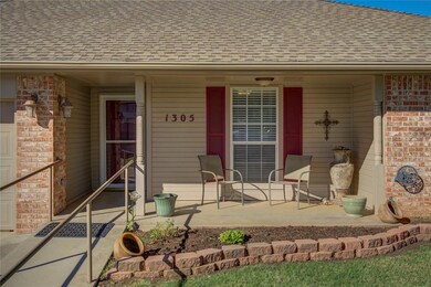 1305 Washington Cir, Moore, OK 73160 - photo 6
