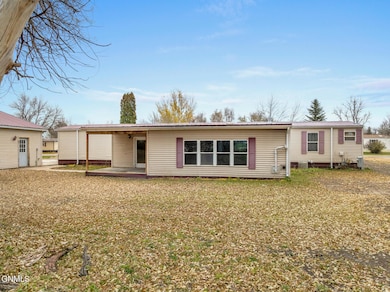 3207 9th Ave E, Williston, ND 58801 - photo 7