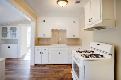 1308 Joslin St, Cleburne, TX 76033 - photo 7