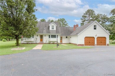 Cape cod house featuring a front lawn