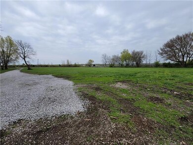 1202 N Kurzweil Rd, Raymore, MO 64083 - photo 5