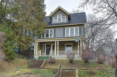 **** COLONIAL ON BIG CITY LOT*** 80 FOOT WIDE****