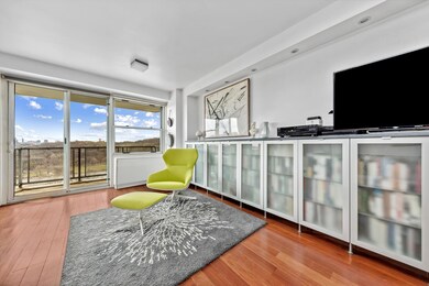 The Blue Building unit 10C, Bronx, NY 10463 - photo 5