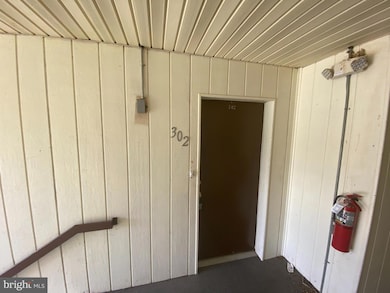 100 Chesterfield Ln unit 302, Stafford, VA 22556 - photo 2