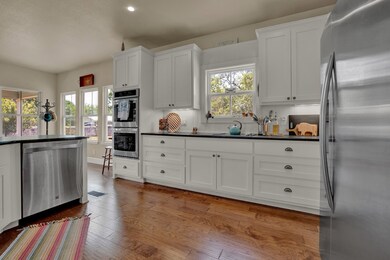 903 Hawthorn Ln, Fredericksburg, TX 78624 - photo 5