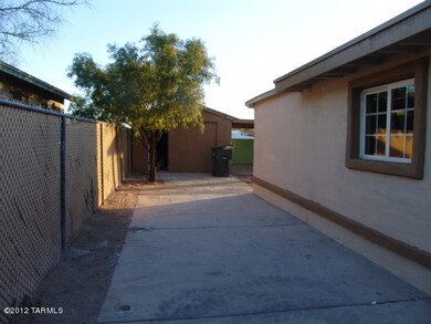SIDE YARD