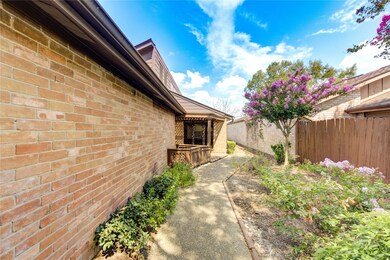 7706 Green Lawn Dr, Houston, TX 77088 - photo 2