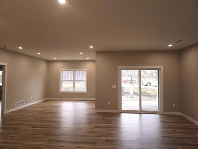 709 Washington St unit 3, Decorah, IA 52101 - photo 5