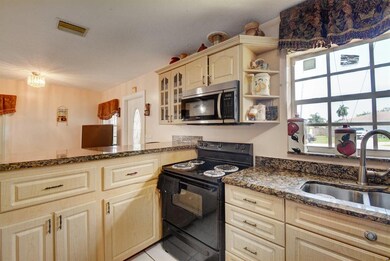 OPEN KITCHEN