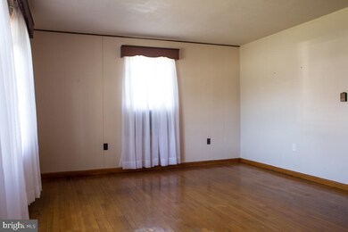 684 Hamilton Ave, Chambersburg, PA 17202 - photo 5