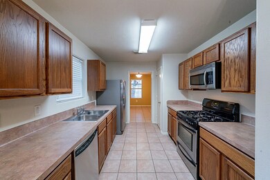 8918 Danbury Hollow Ln, Houston, TX 77075 - photo 4