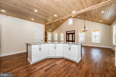 460 Shade Tree Ln, Shenandoah Junction, WV 25442 - photo 5