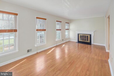 2308 Ballycairne Ct, Reston, VA 20191 - photo 4