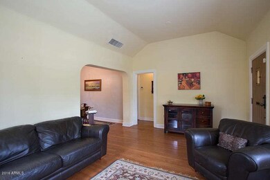 1629 W Lewis-4